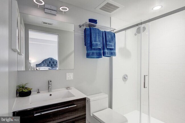 Building Photo - 2422 17th St NW