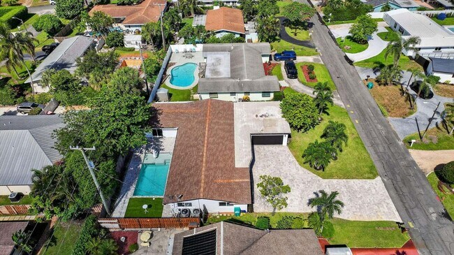 Building Photo - 714 SW 25th Ave