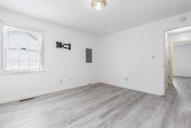 Building Photo - 403 S Sheridan Dr