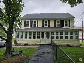 Building Photo - 27 Ferry St
