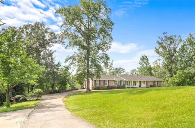 Building Photo - 2948 Legion Lake Rd
