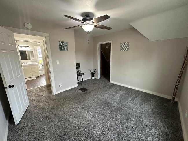 Building Photo - Remodeled 3 bed, 1 bath home for rent.