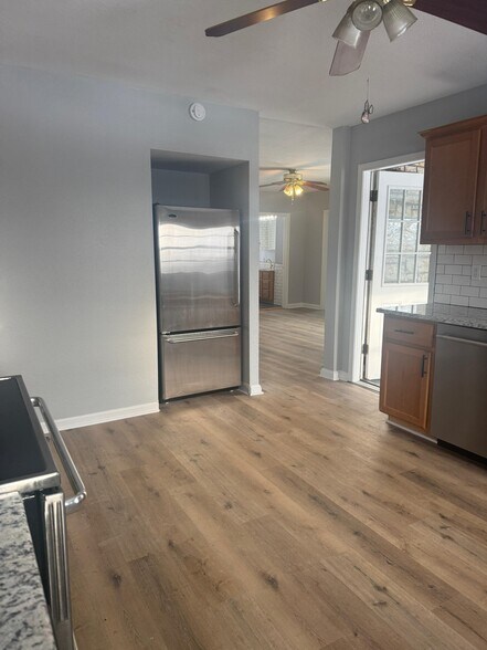 Building Photo - 7800 W Forest Home Ave