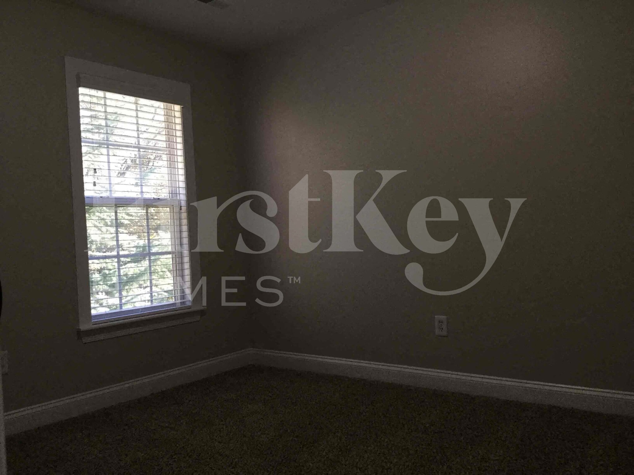 Building Photo - 457 Riverglen Dr NW