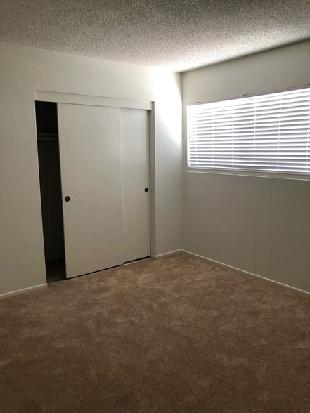 Building Photo - 8652 Gloria Ave