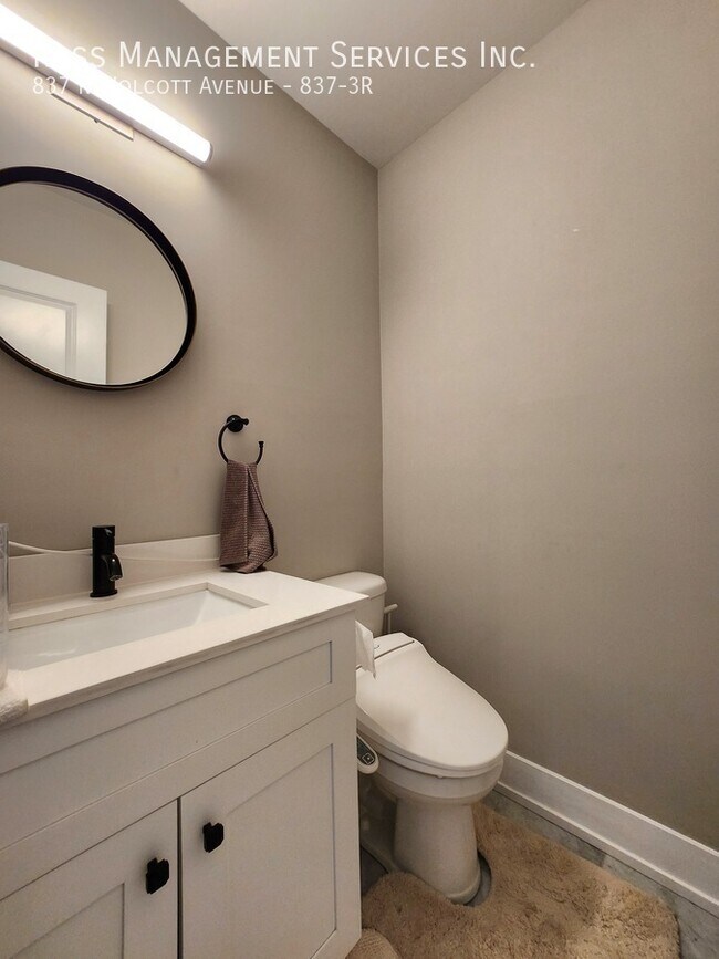 Building Photo - 837 N Wolcott Ave