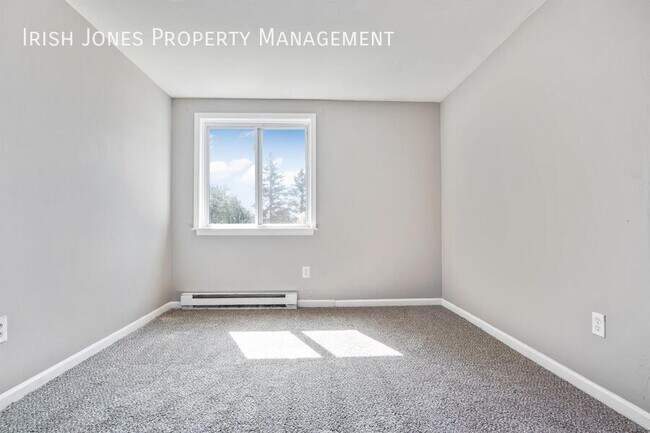Building Photo - 5700 Glendale Dr