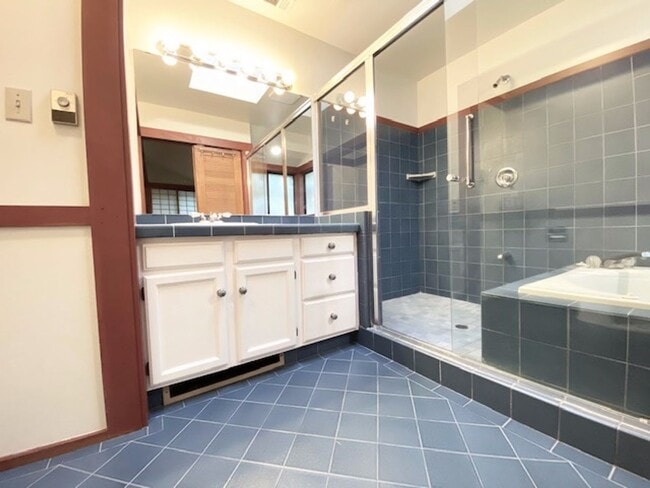 Building Photo - 1810 Pacific Ave