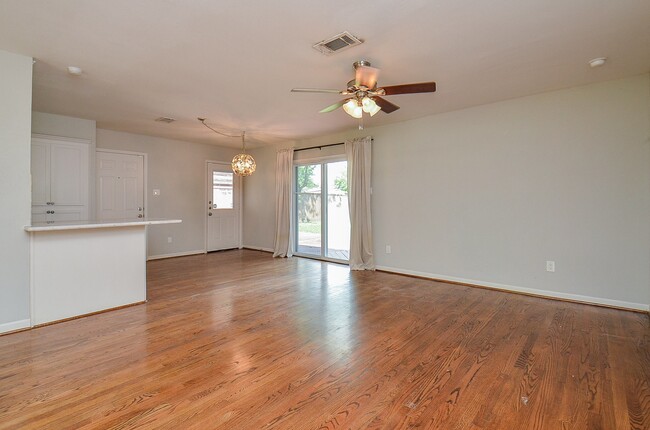 Building Photo - 10050 Haddington Dr
