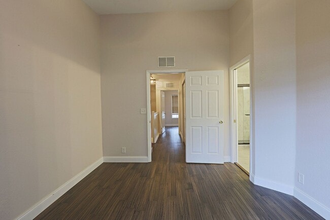 Building Photo - 8291 Pacific Beach Dr