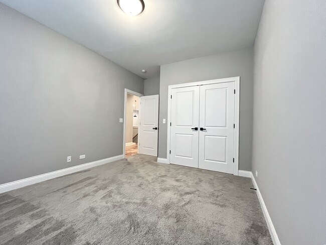 Building Photo - 718 Mallard Dr