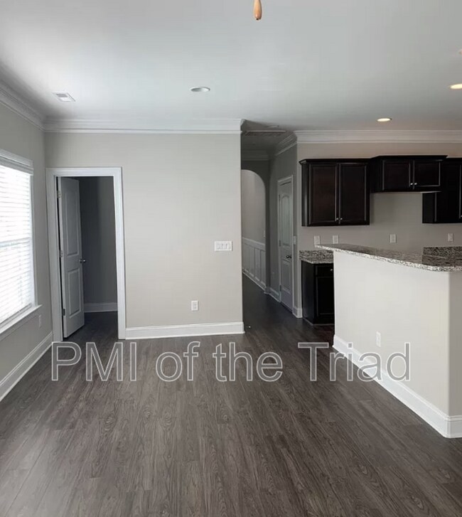 Building Photo - 868 Silver Leaf Dr