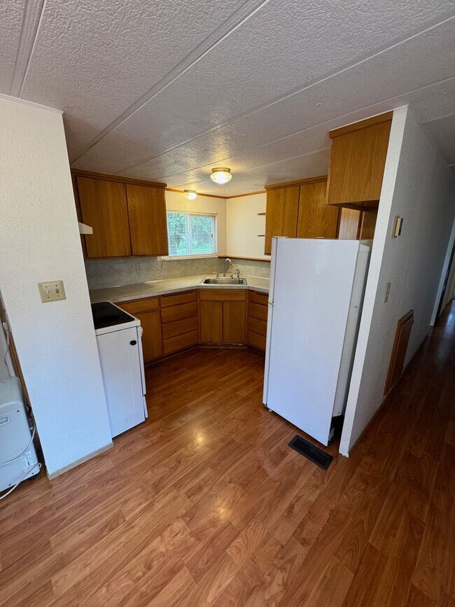 Building Photo - STATUS: UNAVAILABLE; RENTED -R287B- | $149...