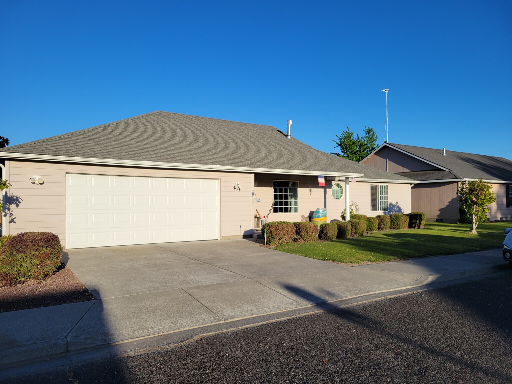Building Photo - 326 NE Kingwood Pl