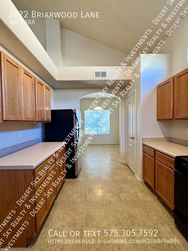 Building Photo - 2072 Briarwood Ln