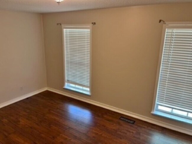 Building Photo - 3 Bedroom, 2 Bath home.
