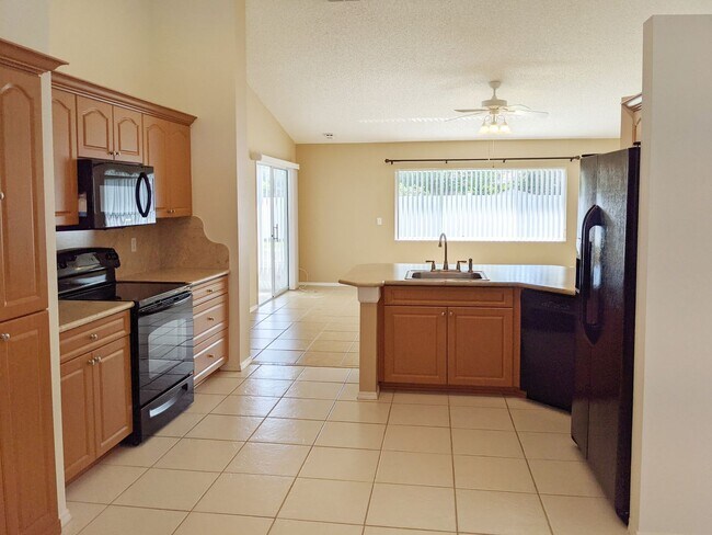 Building Photo - 3/2/2 Home with many upgrades in the 34609...