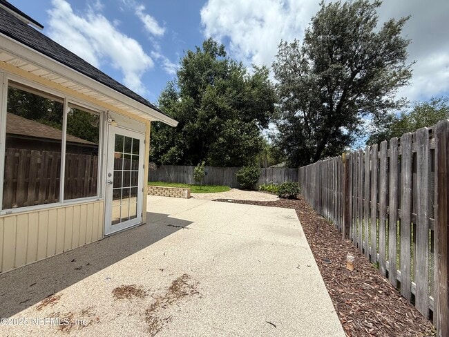 Building Photo - 12196 Lake Fern Dr