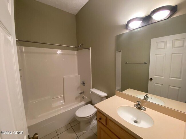 Building Photo - 4031 Oak Forest Dr