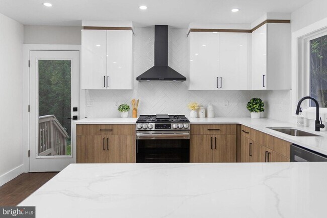 Building Photo - 6 Ryan Rd