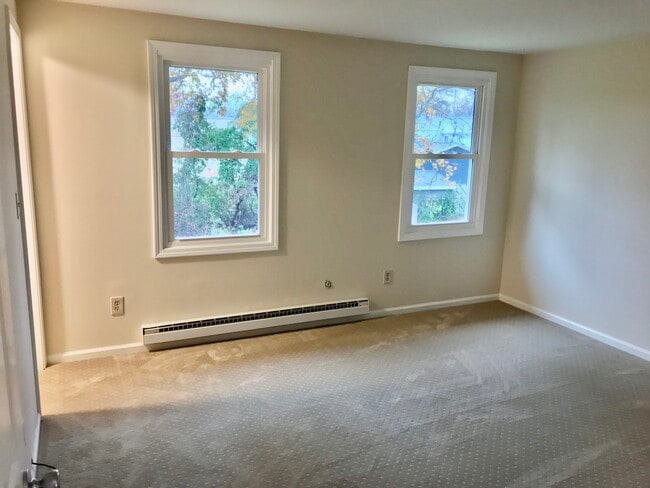 Building Photo - 7404 Oak Post Rd