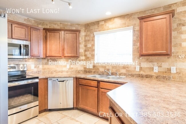 Building Photo - 56 E Resaca Dr