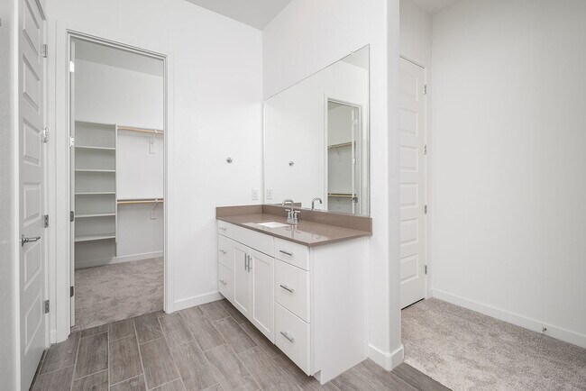 Building Photo - 3260 W Peak View Rd