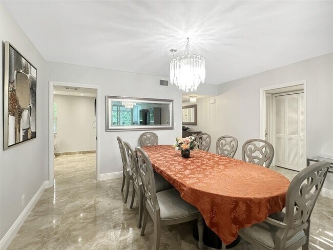 Building Photo - 3505 Oaks Way