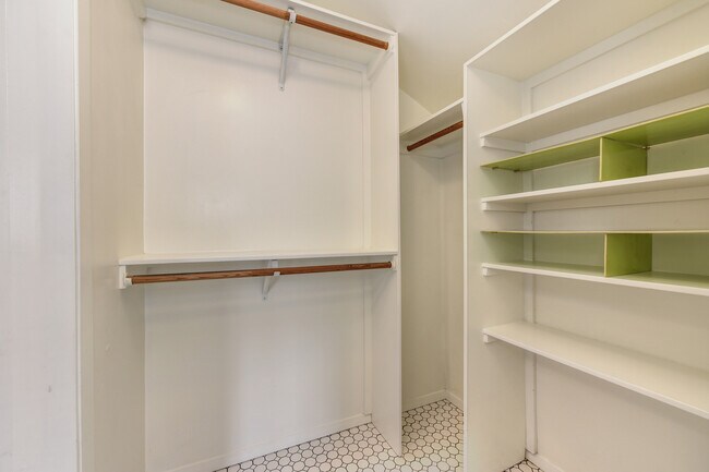 Building Photo - 3837 Y St