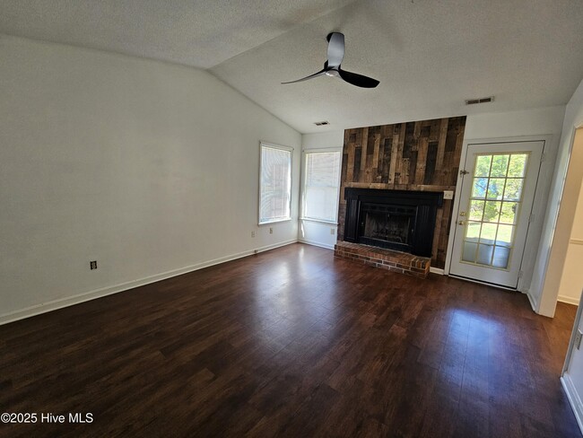 Building Photo - 201 Vandergrift Dr
