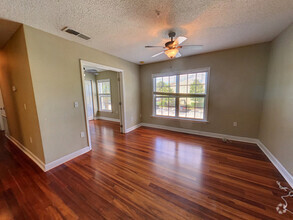 Building Photo - Gorgeous 1 bedroom 1.5 bathroom condo with...