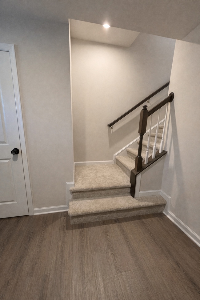 Building Photo - Move-in ready Townhome!