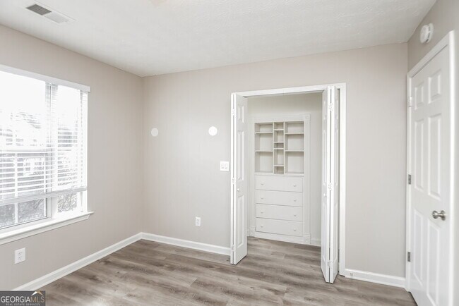 Building Photo - 2966 Heather Lake Dr