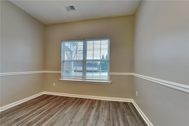 Building Photo - 2075 Beckenham Pl