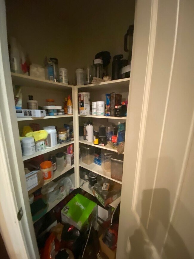 Building Photo - Move into Northwest Hanford and relax in your spa!