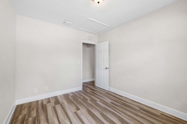 Building Photo - 409 50th St