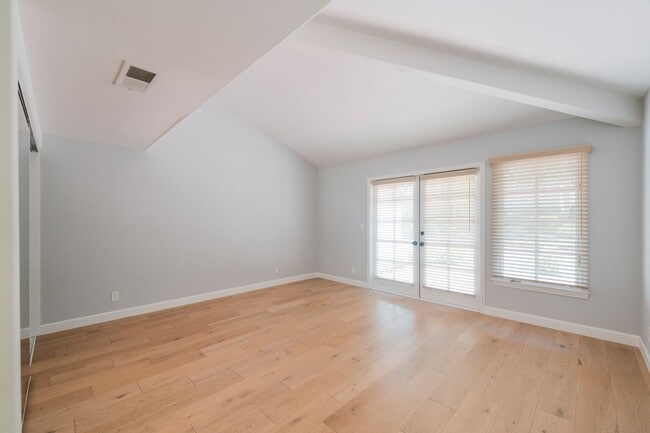 Building Photo - 16 Sausalito Cir W