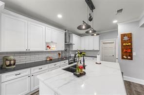 Building Photo - 5601 Burgundy Dr