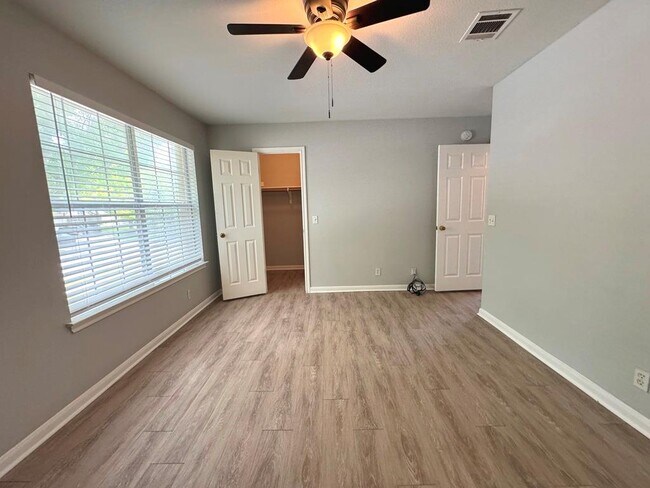 Building Photo - 1009 Rutgers Dr