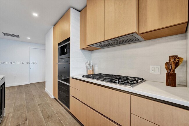 Building Photo - 900 N Ocean Blvd