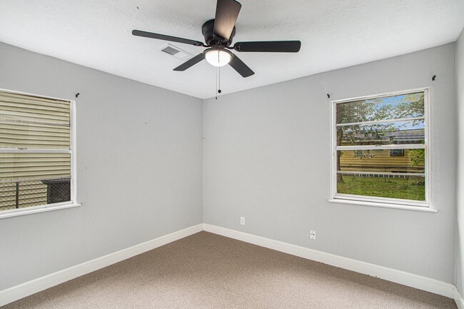 Building Photo - 9414 Rosehaven Dr