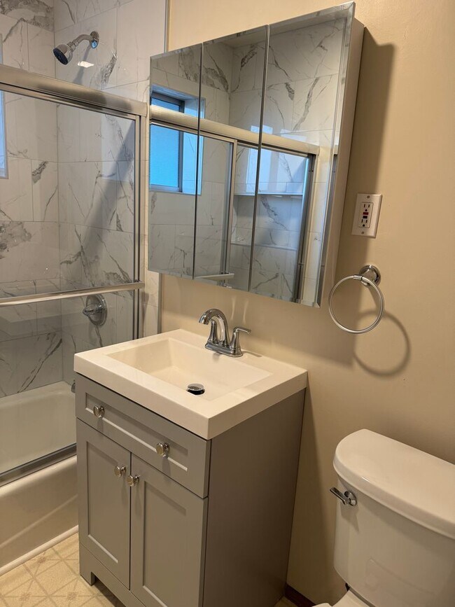 Building Photo - 370 Wright Ave