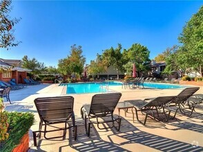 Building Photo - 2 Bed, 2 Bath Condo For Rent near Lake Hef...