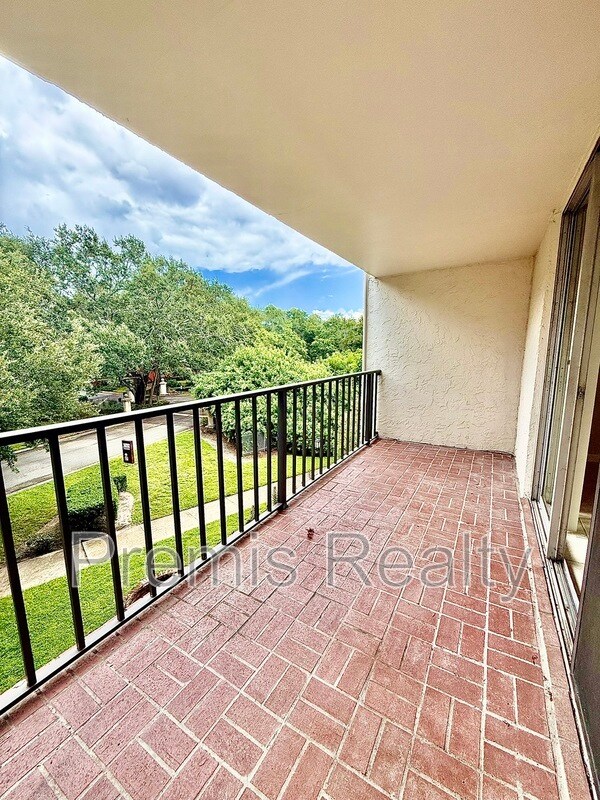 Building Photo - 2699 Seville Blvd