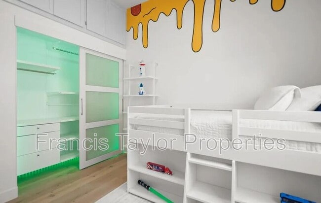 Building Photo - 1042 Alexandra Ln