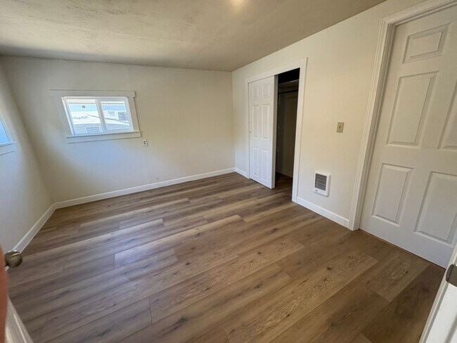 Building Photo - 52563 Doe Ln