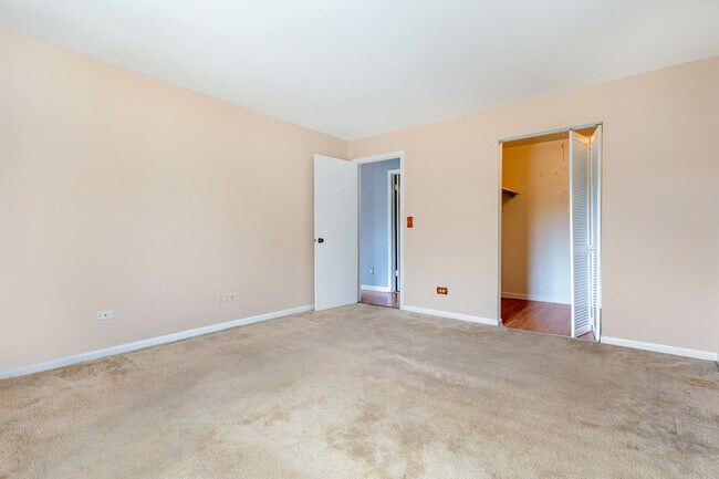 Building Photo - 208 E Bailey Rd