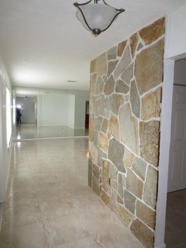 Building Photo - 1283 Anhinga Dr