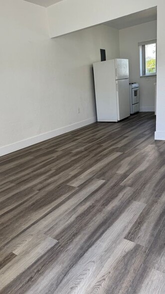 Building Photo - 159 E 2nd St