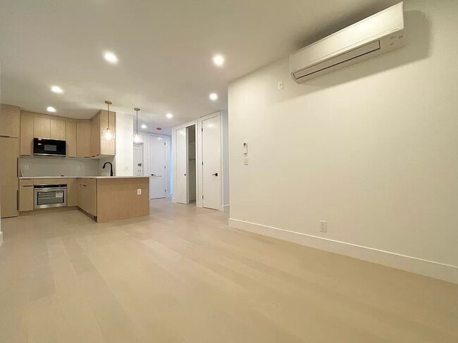 Building Photo - 704 Eighth Avenue
